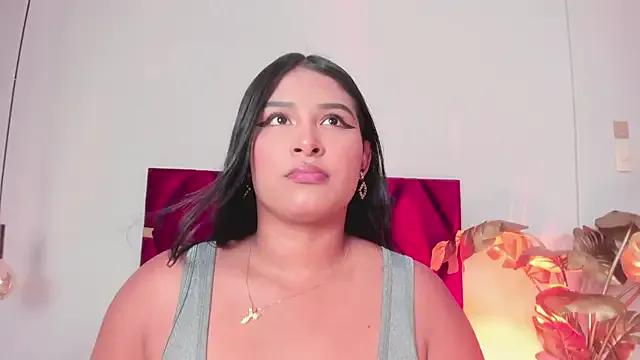 SaraBloomm on StripChat 