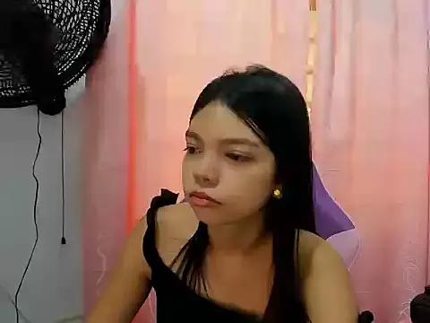 shy_luna18 — Freechat on StripChat